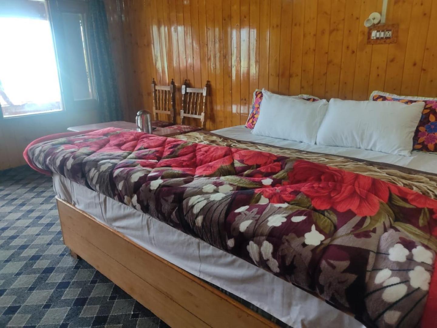 Roseland Cottage , Gulmarg Exterior photo